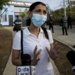 La hija de un periodista preso en Nicaragua se reúne con su padre 18 meses después
