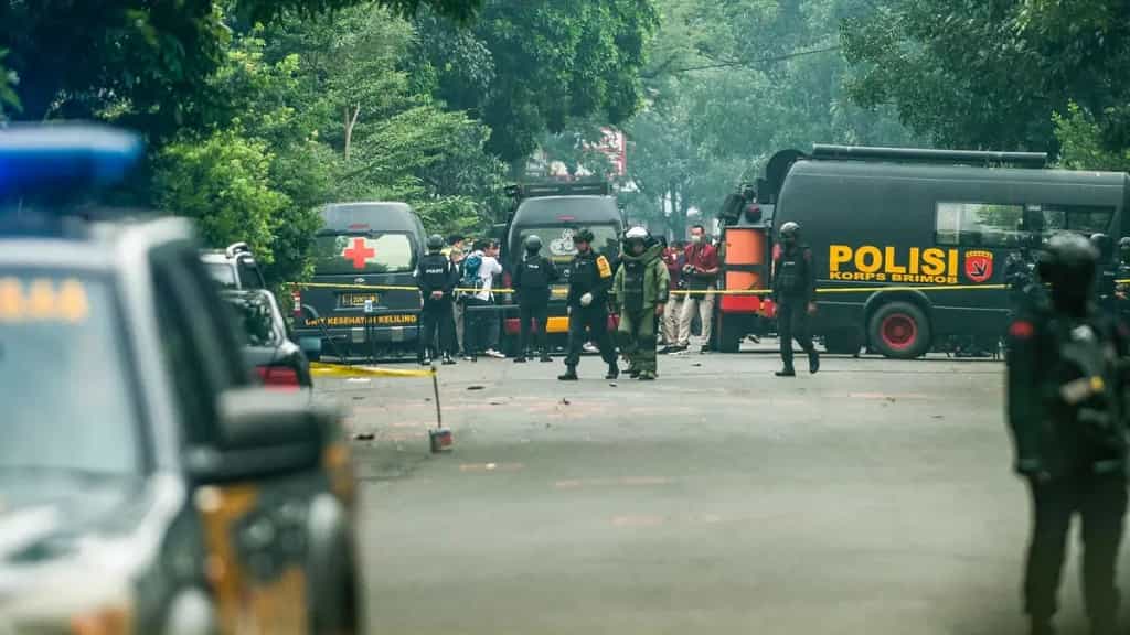 La policía indonesia vincula a un grupo yihadista con el atentado suicida en Java