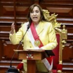 La presidenta de Perú plantea adelantar elecciones a diciembre de 2023