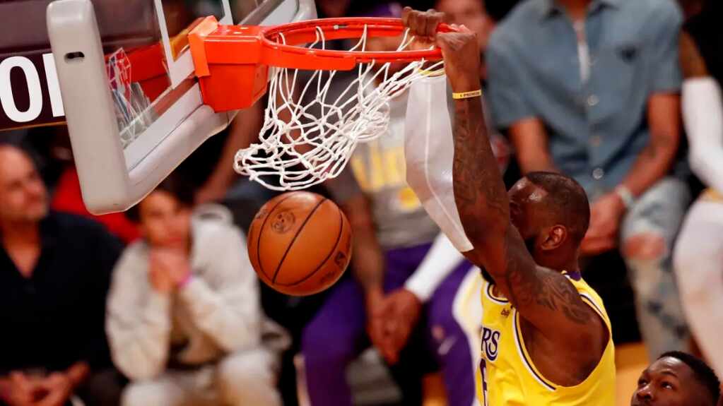 LeBron James corta la mala racha de los Lakers