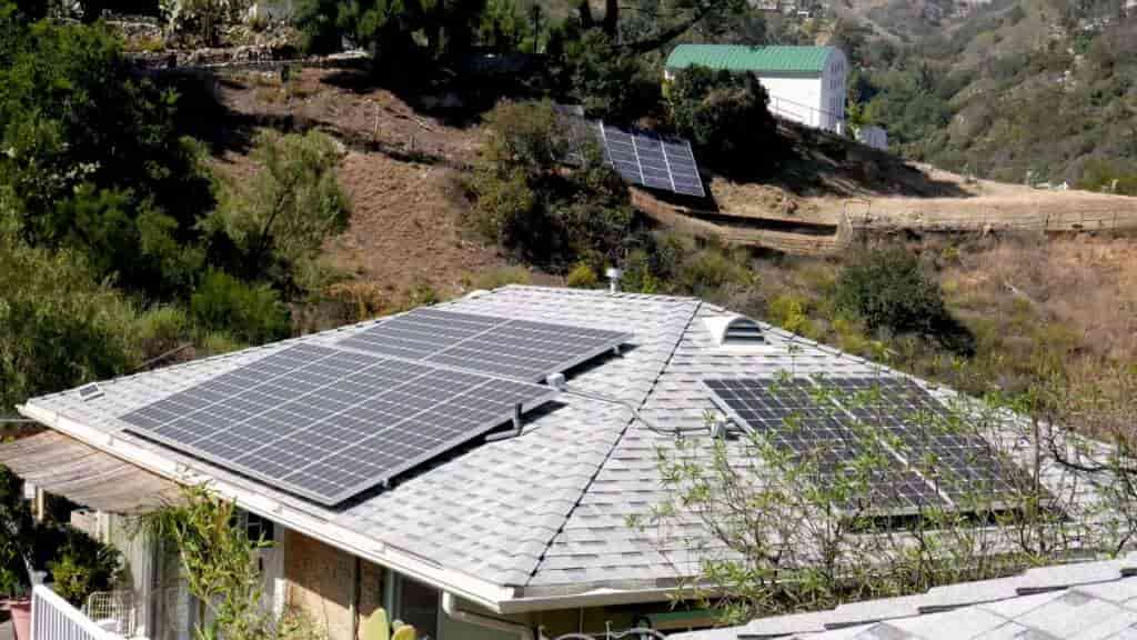 Paneles solares sobre tejados se libran en 6 años, de ahí en adelante la energía es gratis