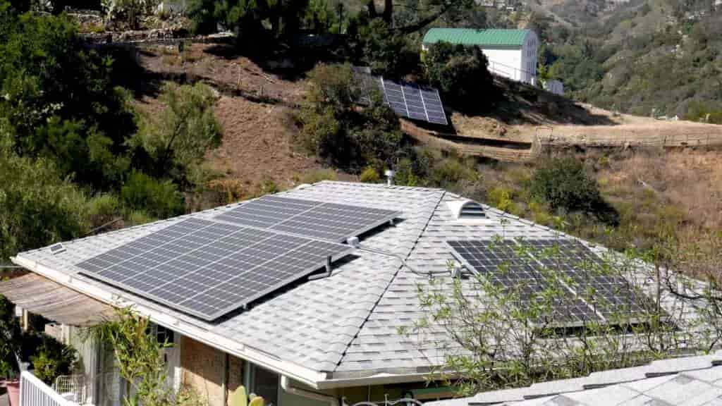Los paneles solares sobre el tejado se amortizan en seis años, según estudio - energía