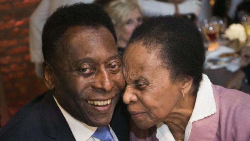 Doña Celeste: La mamá de Pelé aún no sabe que su hijo murió