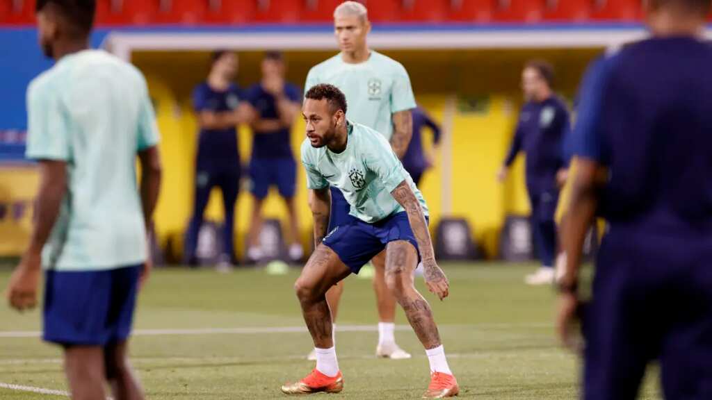 Neymar se entrena con el grupo