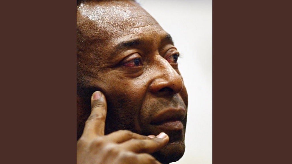 Pelé dice en redes sociales que está "fuerte, con mucha esperanza"