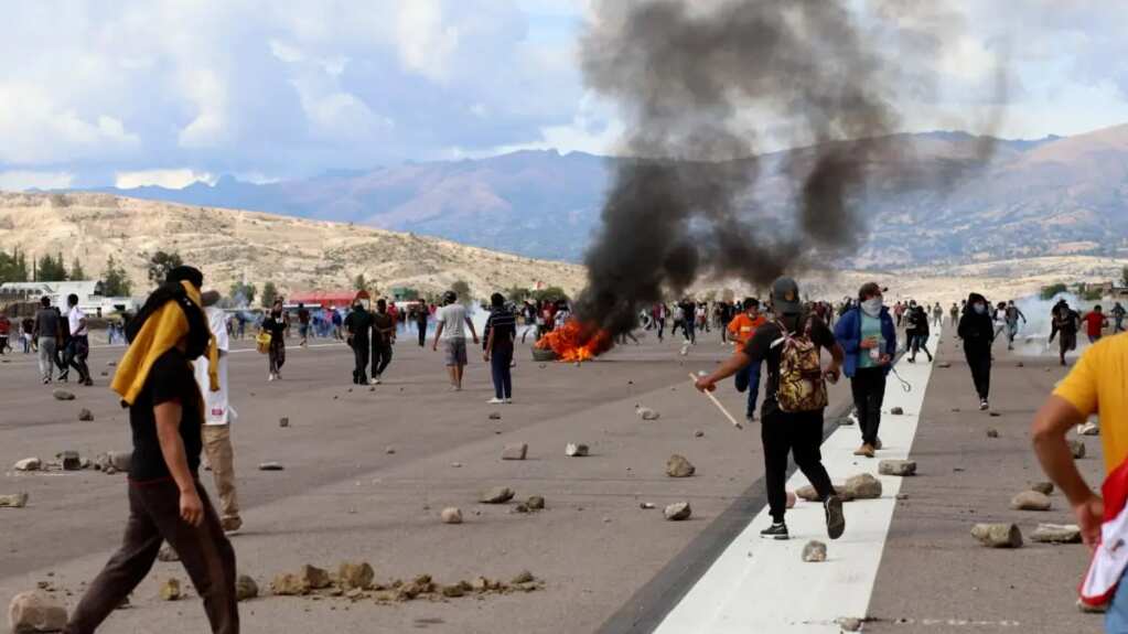 Suben a nueve los fallecidos en el primer día del estado de emergencia en Perú