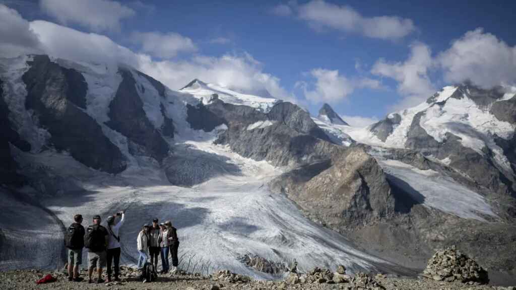 Suiza sufre una ausencia muy inusual de nieve en los Alpes para un fin de año