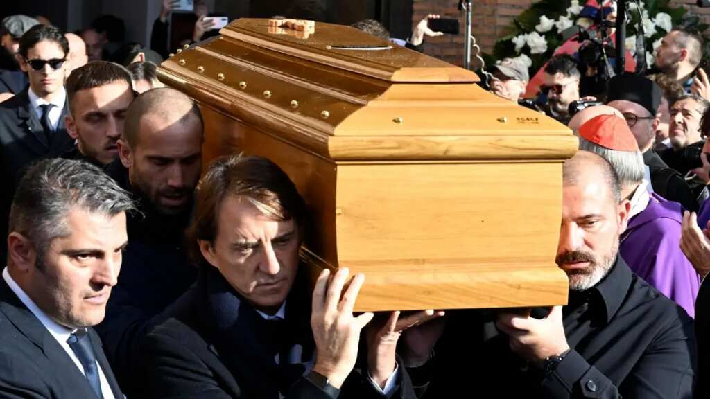 Totti, Mancini y más de dos mil personas despiden a Mihajlovic en su funeral