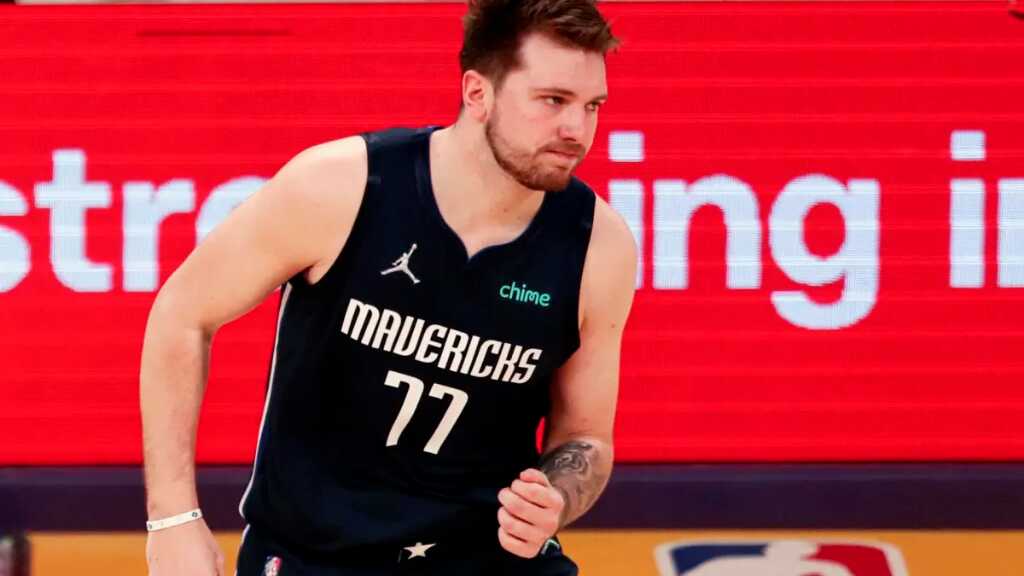 Un Doncic desatado hunde los Rockets con 50 puntos