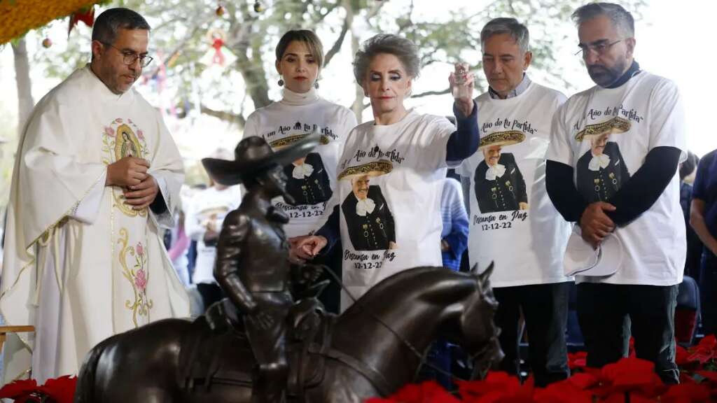 Vicente Fernández es recordado con mariachi y fiesta tras 1 año de su muerte