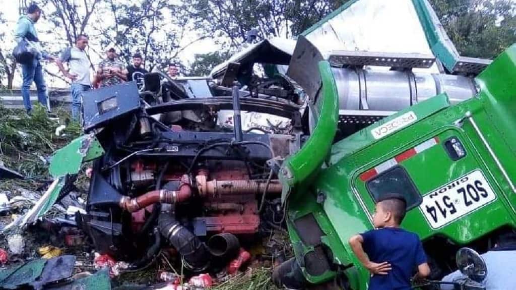 Video accidente de Tractomula - vía Aguachica - Ocaña