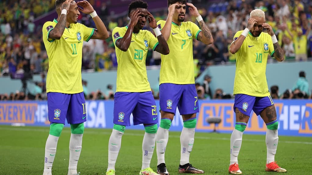 Roy Keane se enfada con Brasil y sus celebraciones con baile en Qatar 