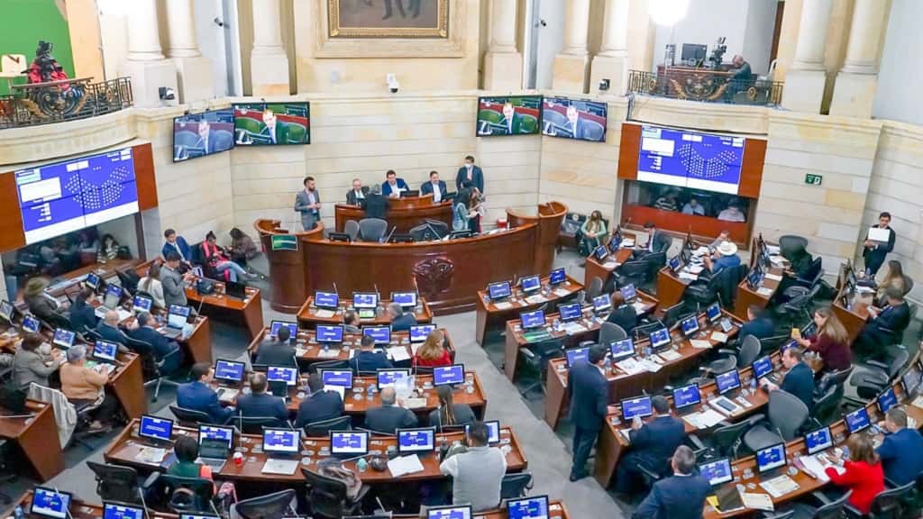 SENADO-Congresistas colombianos tendrán un mes menos de vacaciones al año-sube salario congresistas colombianos- 2023