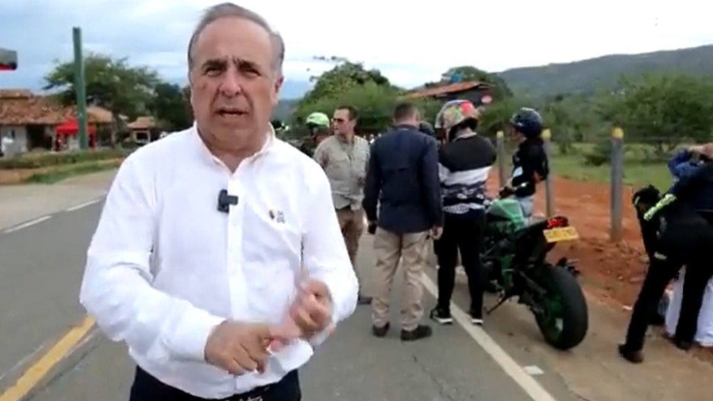 Ministro Guillermo reyes- atropellada escolta por moto sin soat-santander