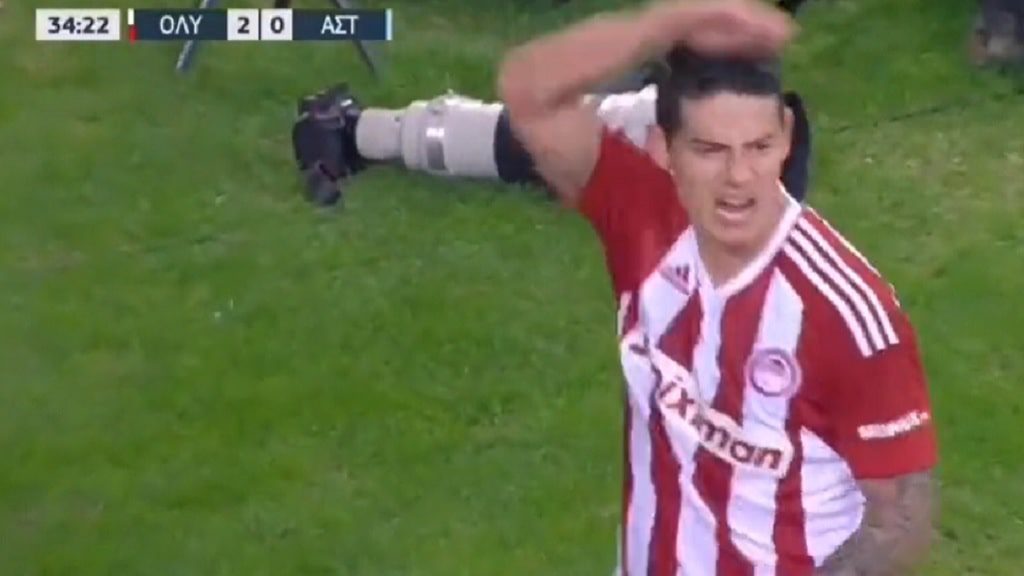 James Rodríguez- celebración con rabia tras gol con el Olympiacos