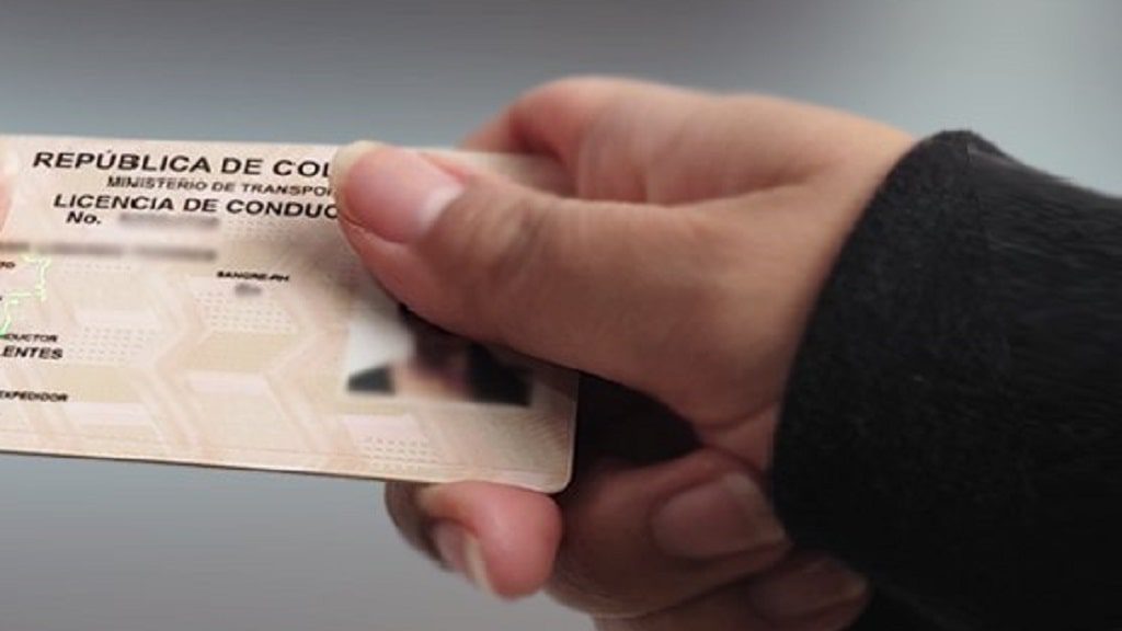 Licencia de conducir colombiana será válida en Argentina y Portugal
