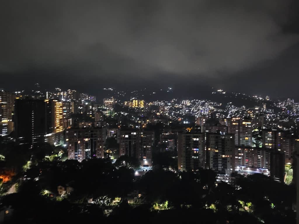 Un bebé y una mujer que perdió un ojo- entre los 6 quemados en la Alborada de Medellín 