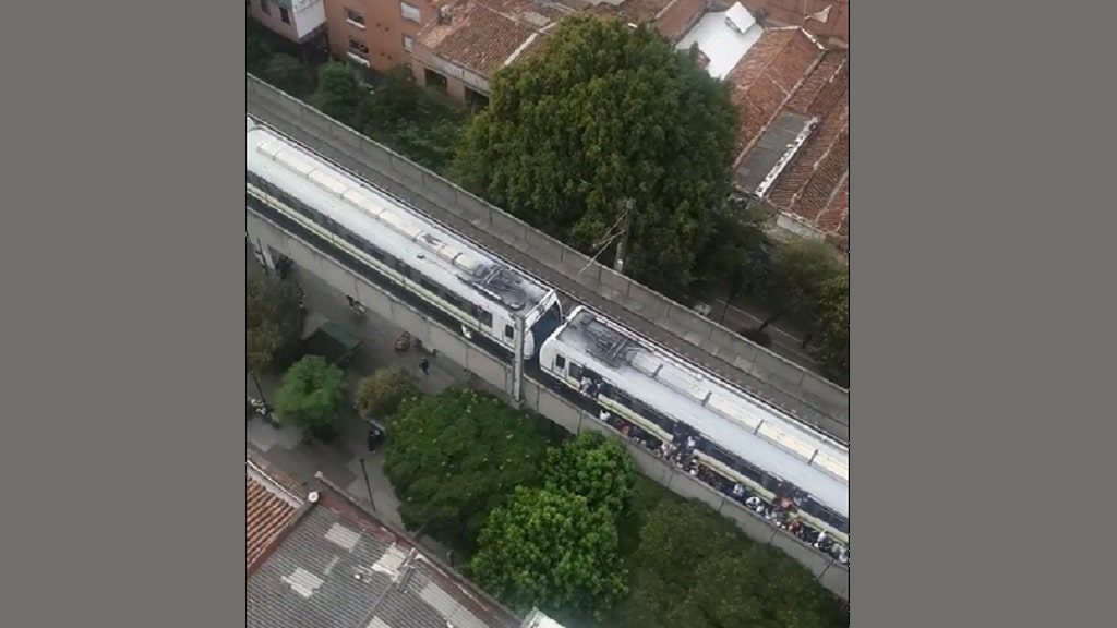 Murió la mujer que se lanzó a la vía del Metro de Medellín con su hija de 8 años