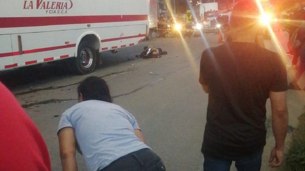 Muerte motociclista- choque con bus de caldas