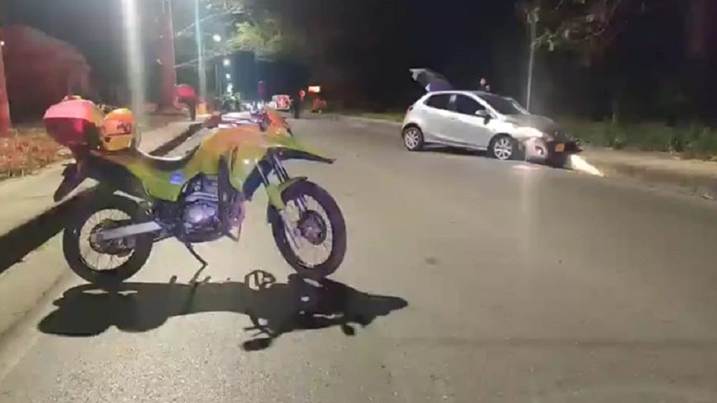 Brutal choque de carro y moto deja dos muertos por Ciudad Satélite, en Sincelejo