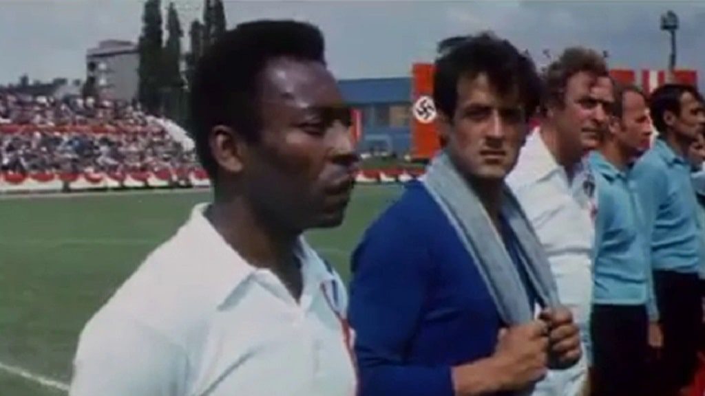 Pelé actuando junto a Sylvester Stallone