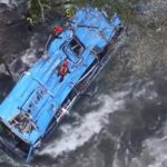 bus que cayó al río Lérez en Cerdedo-Cotobade- pedre-