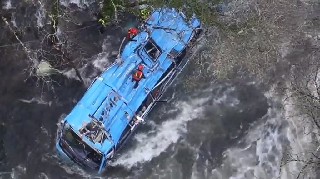 bus que cayó al río Lérez en Cerdedo-Cotobade- pedre-
