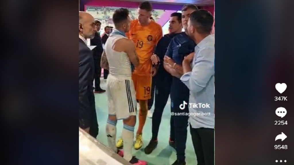 Wout Weghorst - Messi - "¿Qué miras bobo?"