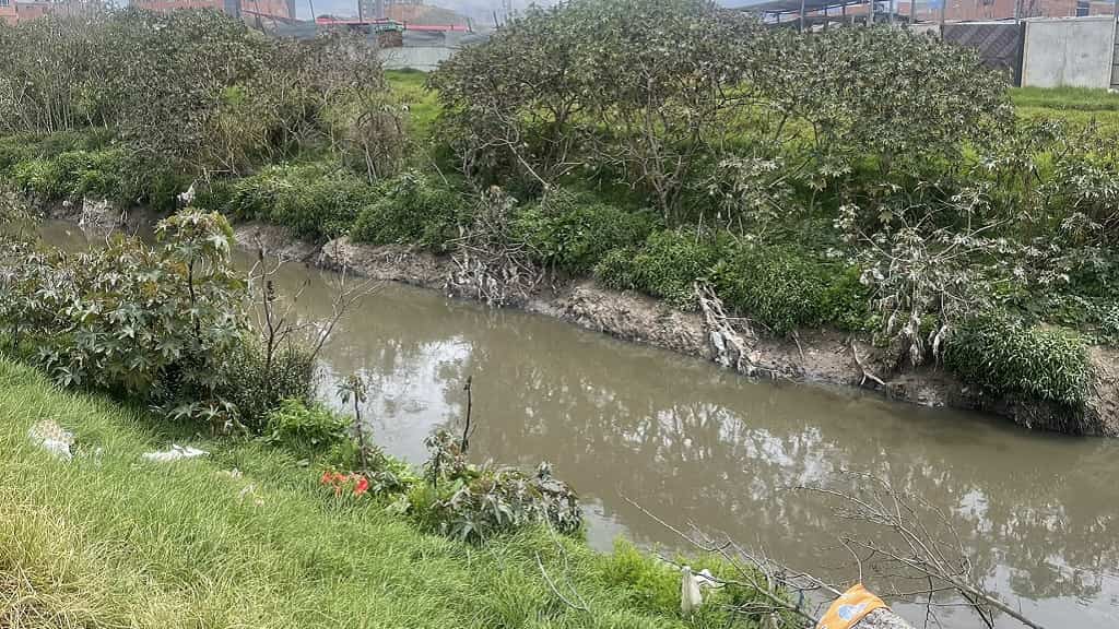 Encuentran torso humano en una orilla del río Tunjuelito