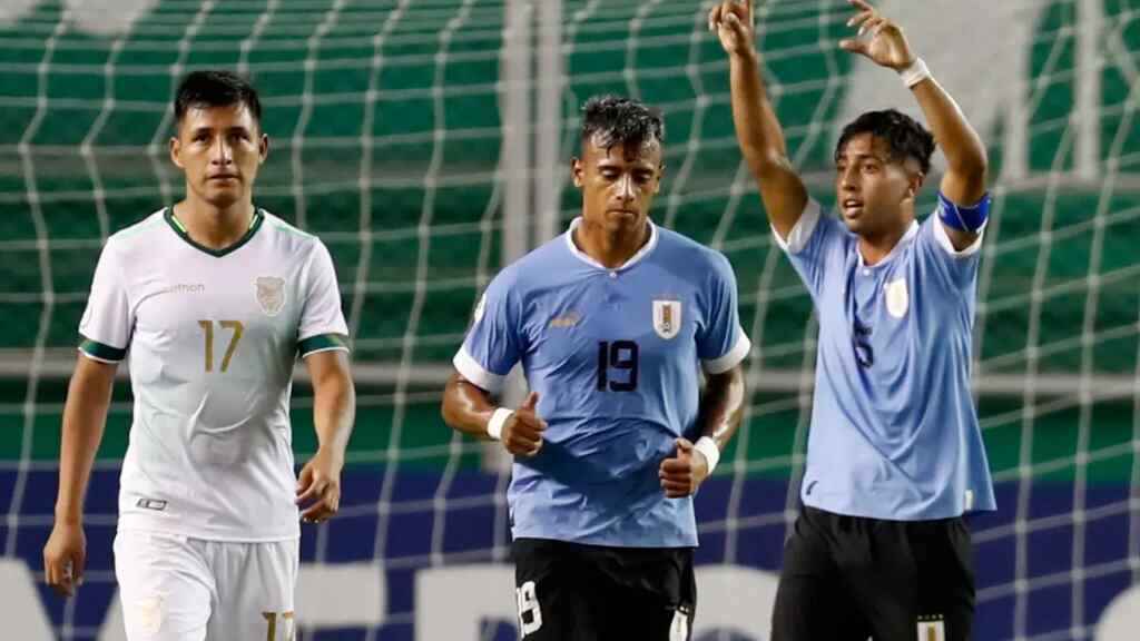 4-1. Rodríguez apaga con un triplete rebelión boliviana y clasifica a Uruguay