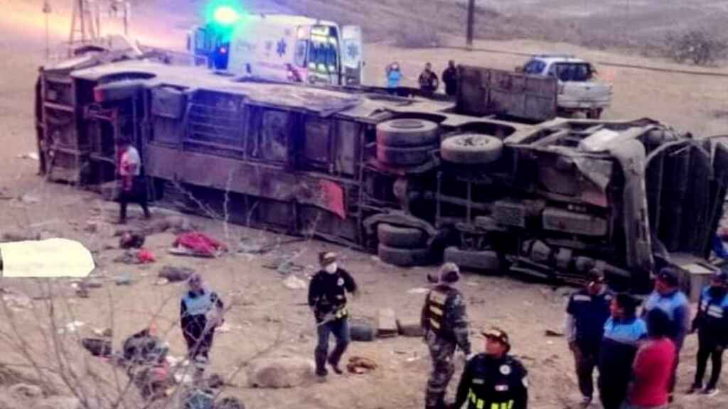 Al menos 20 muertos en el norte de Perú, tras caer un autobús por un precipicio