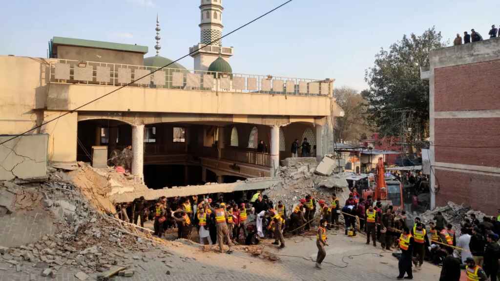 Al menos 44 muertos en un ataque contra la Policía en una mezquita en Pakistán
