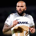 Alves anuncia que regresa a Pumas, en medio de una acusación por agresión sexual