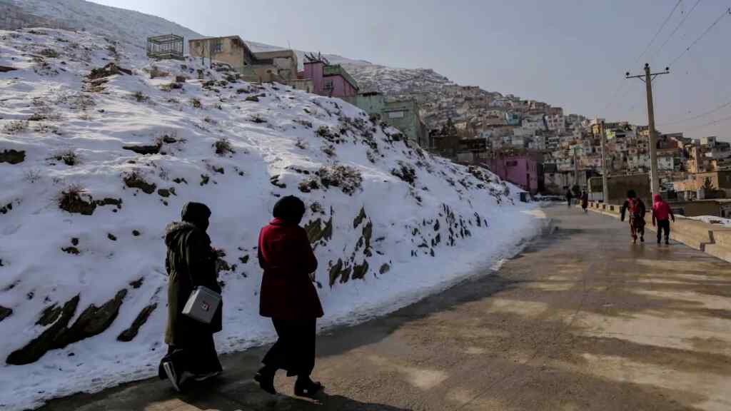 Aumentan a 158 los muertos en la peor ola de frío que atraviesa Afganistán