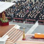 Benedicto XVI, el papa «sabio», despedido por Francisco ante miles de fieles