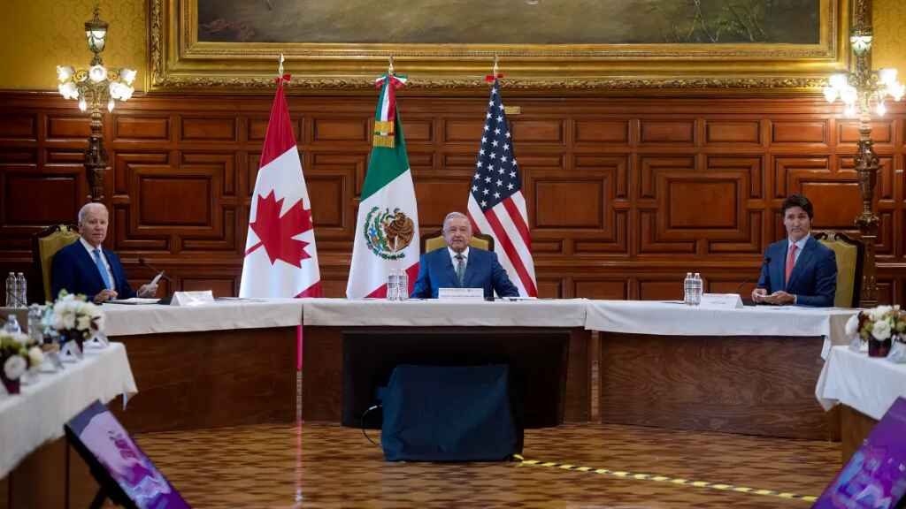 Biden presume reducción de flujo de migrantes a EE.UU