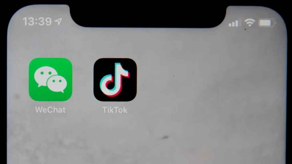 Bruselas amenaza con prohibir TikTok en la UE si no protege a los menores