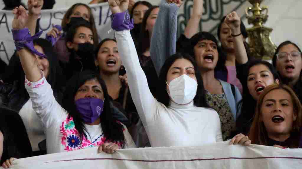 Ciudad de México busca condenar ataques con ácido con la Ley Malena