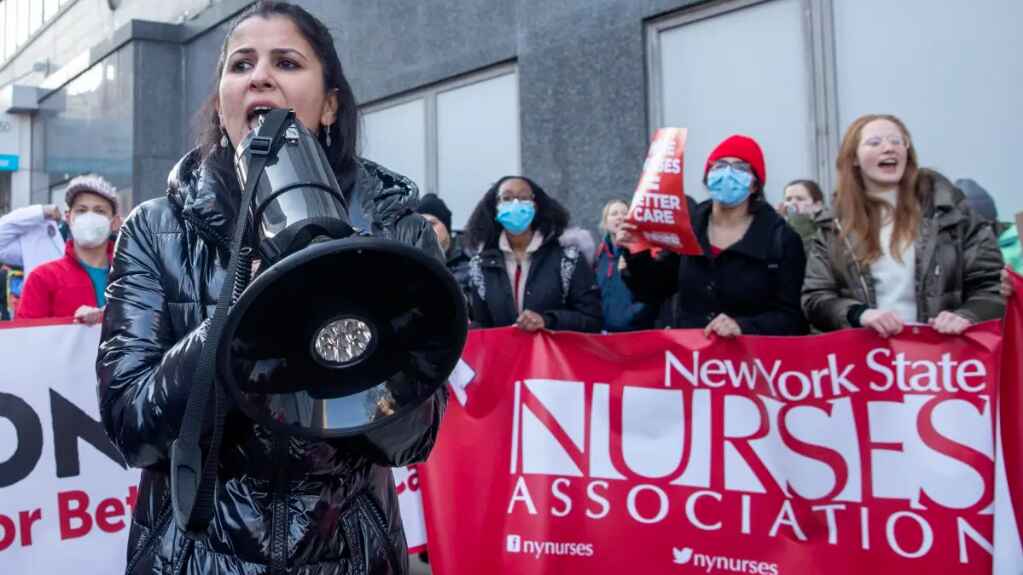 Continúa por tercer día la huelga de enfermeras en 2 hospitales de Nueva York