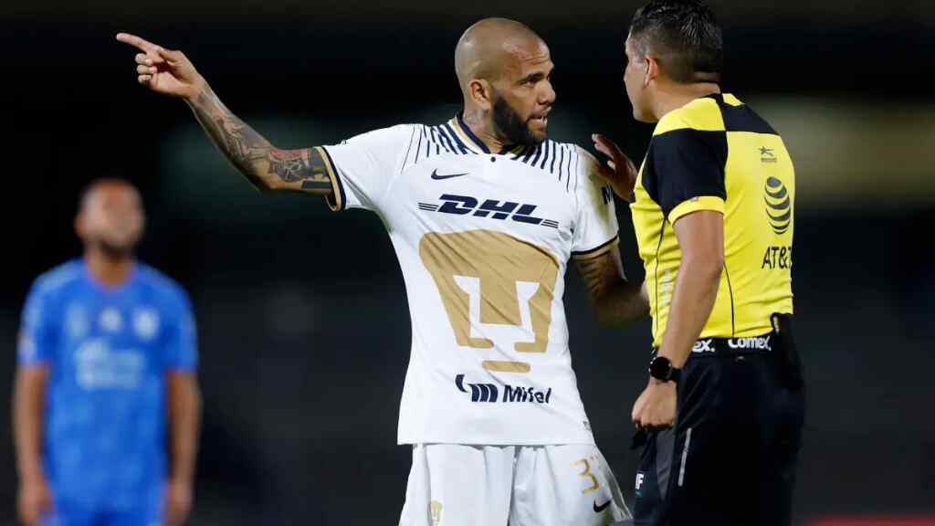 Dani Alves será sancionado por los Pumas UNAM