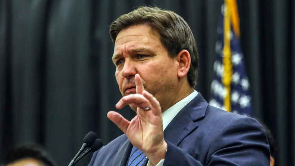 DeSantis pide a universidades de Florida datos sobre la reasignación de género