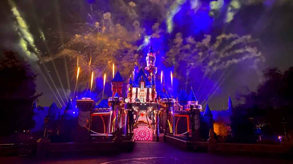 Disney inaugura una temporada centenaria en su parque temático de California