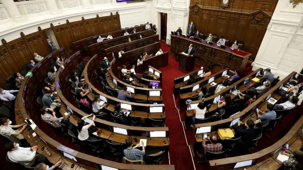 El Senado chileno aprueba reforma que habilita nuevo proceso constituyente