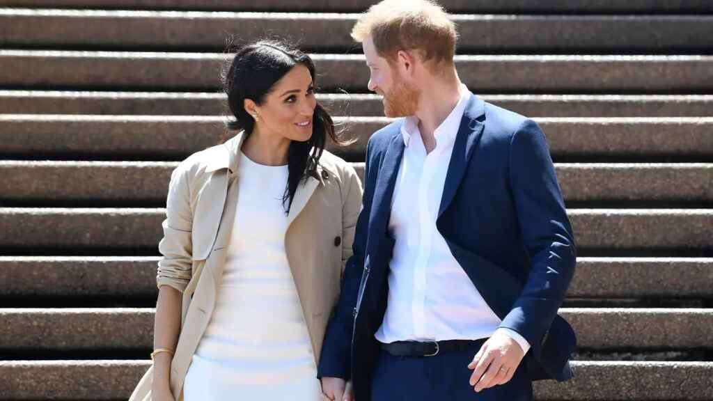 El príncipe Harry dice que su padre tenía celos de Meghan y Kate