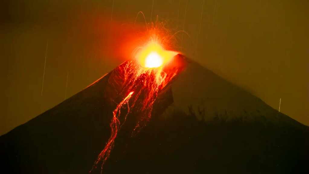 El volcán ecuatoriano Sangay genera 3,5 explosiones cada hora