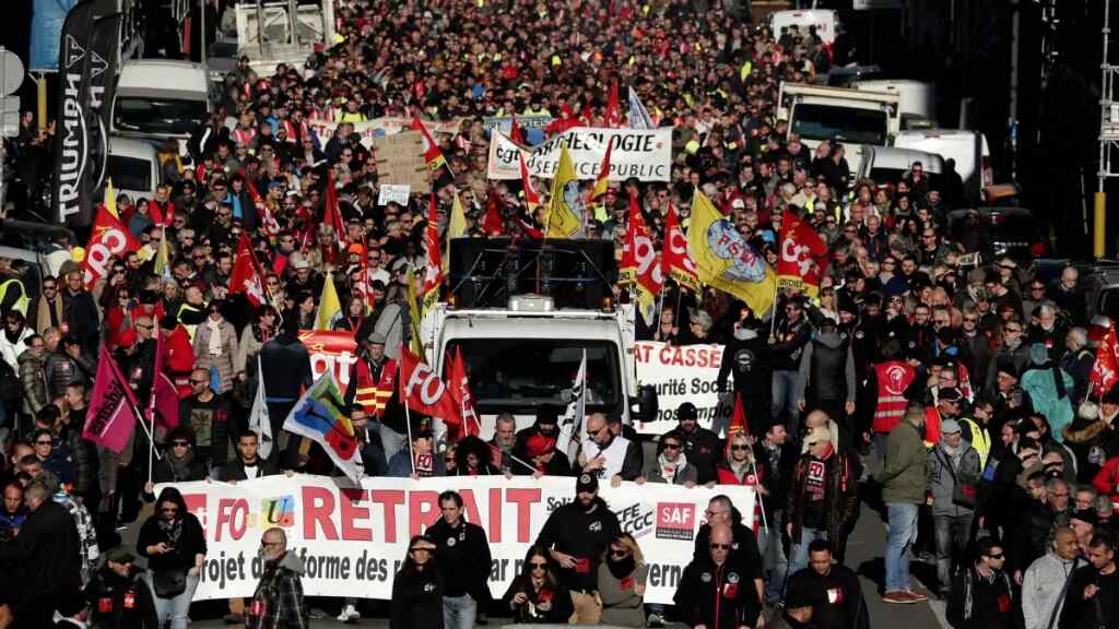 Francia vive un día de huelga y movilizaciones contra la reforma de las pensiones