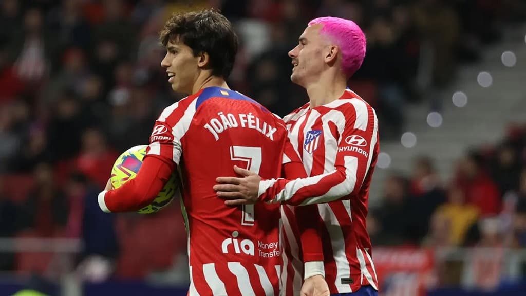 Griezmann prueba al líder