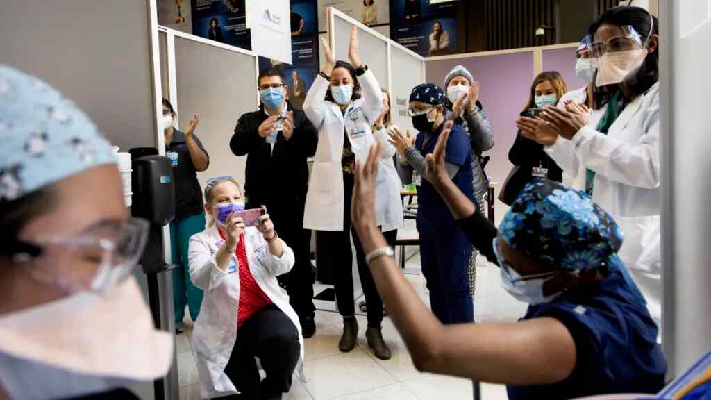 Hospitales de Nueva York se preparan para una posible huelga de enfermeras