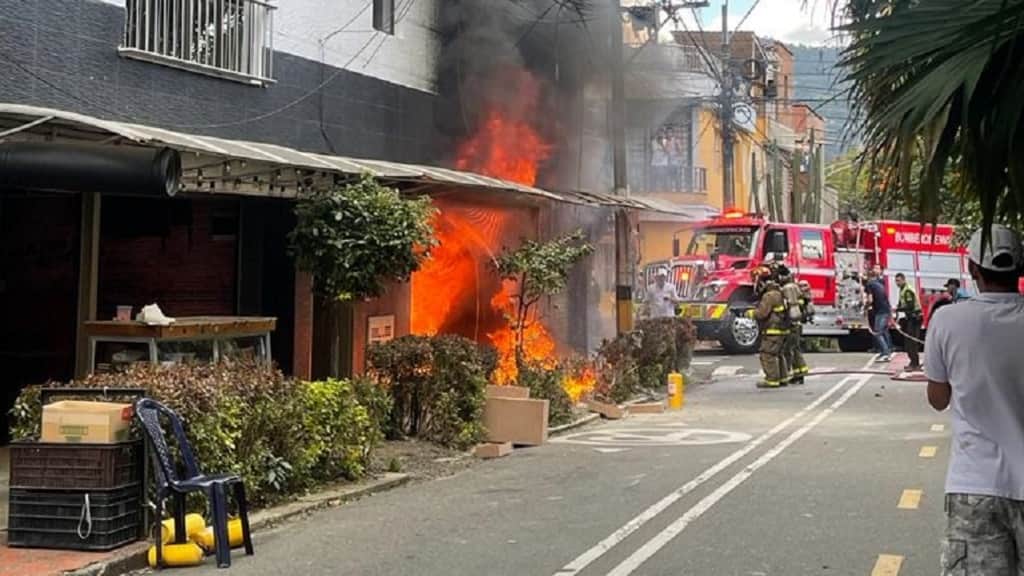 incendio barrio Alcalá -Envigado -en una ferretería