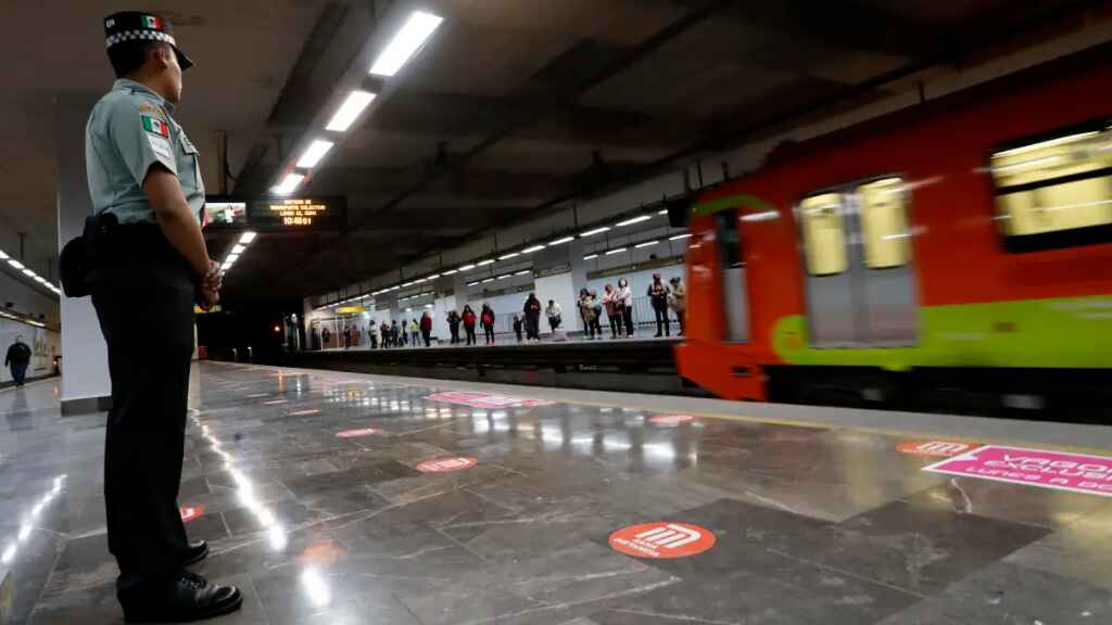 Inculpan a trabajadores por fallas del metro en México, acusa sindicato